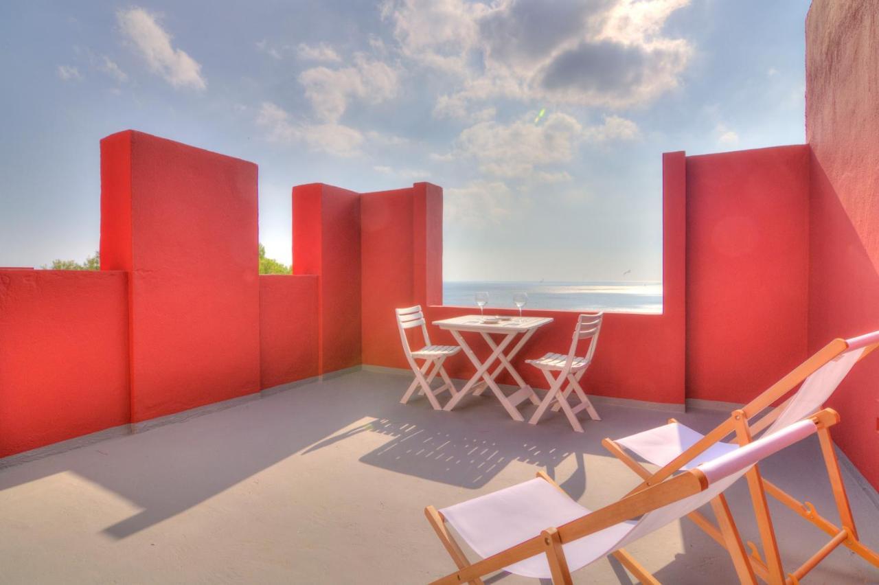 In The Red Building By Ricardo Bofill - Muralla Roja Apartment Calpe